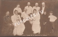 Л.Н. Толстой в кругу своей семьи